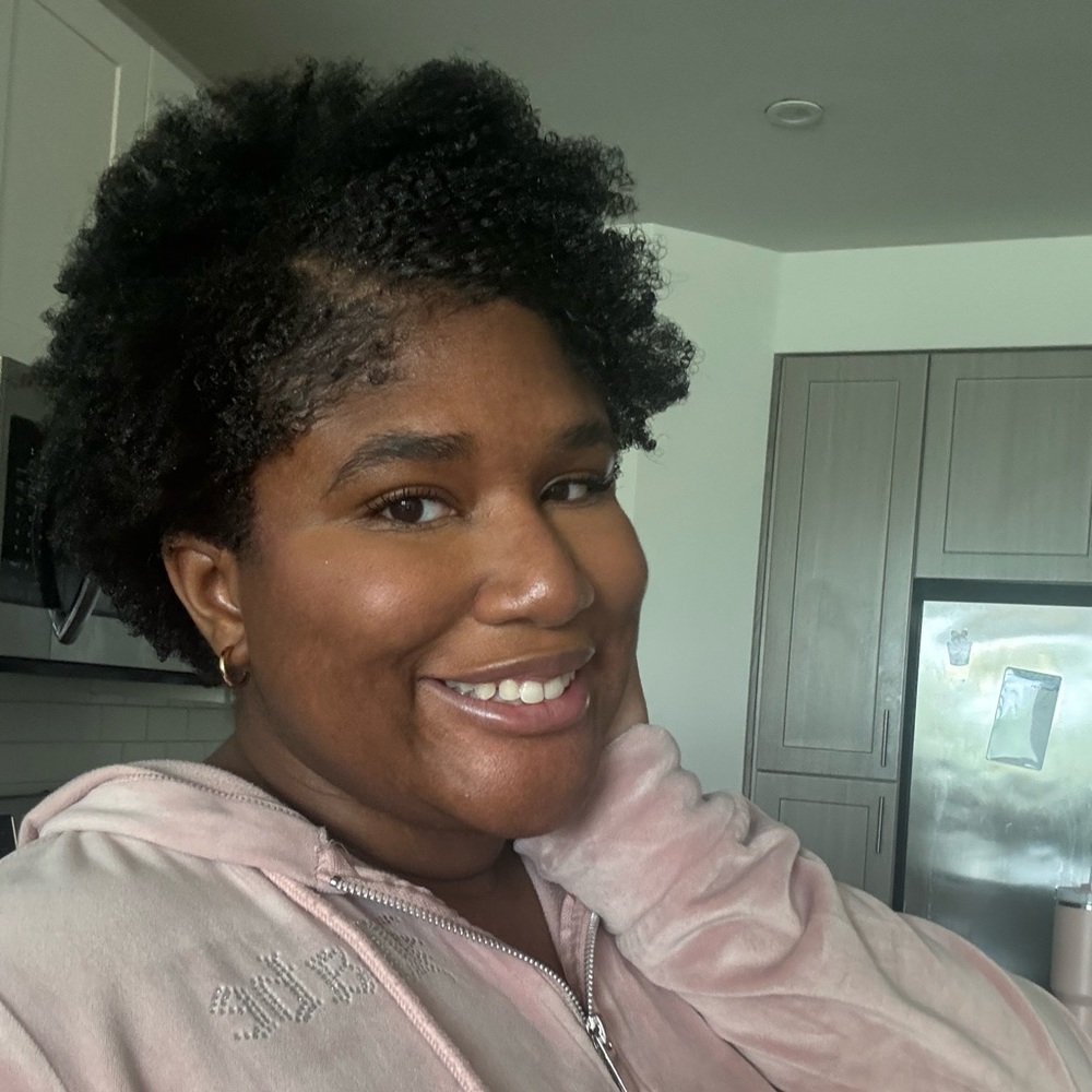 Meet your Posher, Nasia